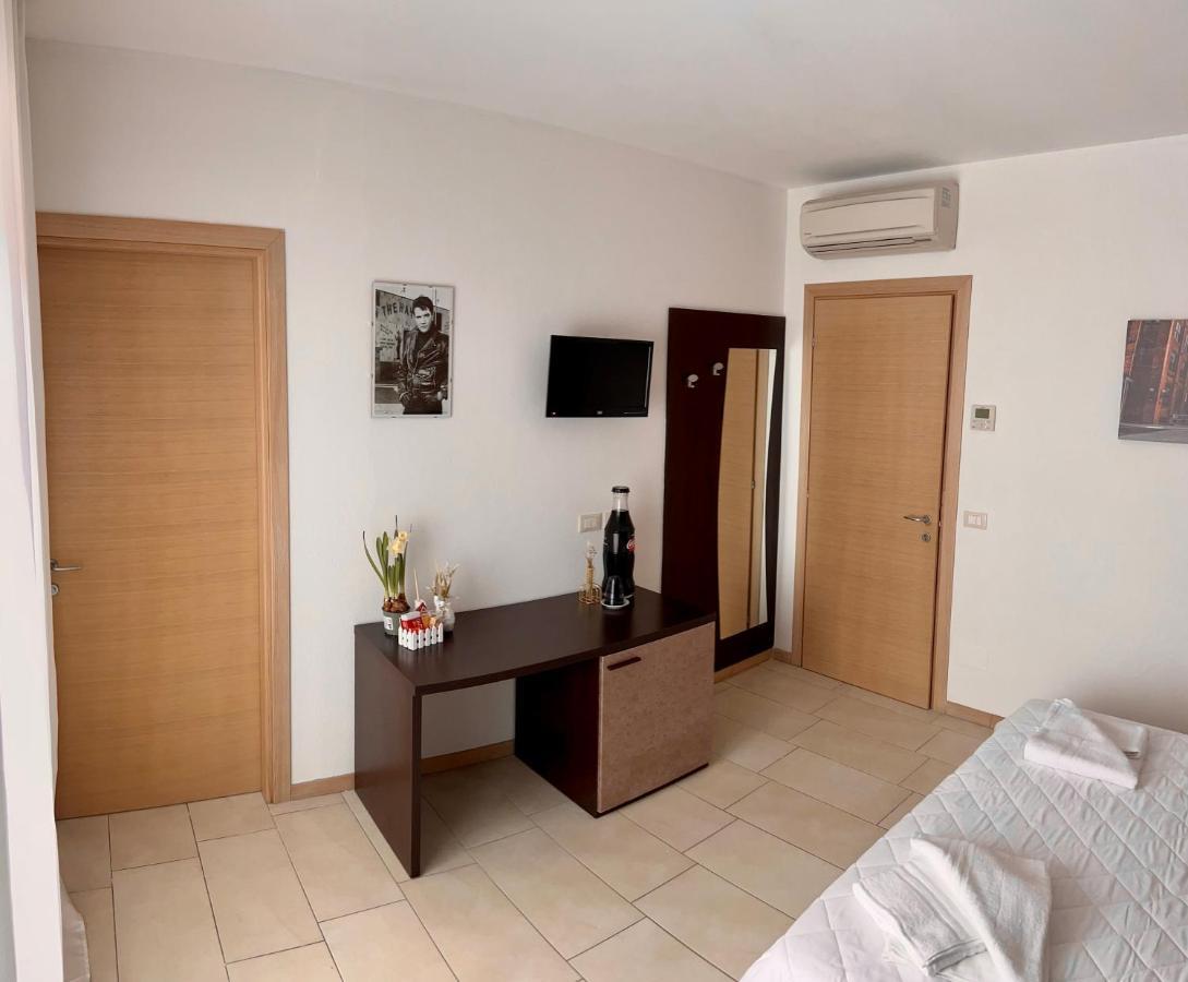 Bed & Breakfast La Rondinella チェラソーロ エクステリア 写真
